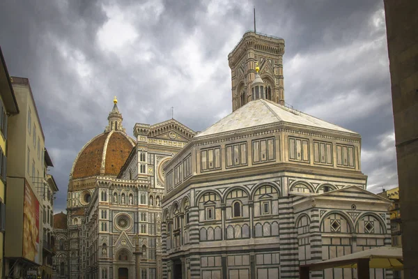 Florencia, Baptisterio y el famoso Duomo, Santa Maria del Fiore — Foto de Stock