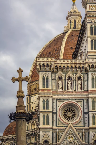 Флоренция, Баптиста и знаменитый собор Санта-Мария-дель-Фьоре — стоковое фото