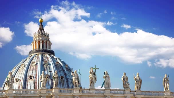 La magnífica Catedral de San Pedro en el Vaticano — Vídeo de stock