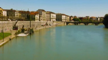 İtalya'nın Torino şehri ve Po Nehri manzarası