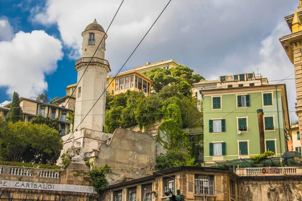 Belvedere Montaldo, Castelletto Spiano üzerinde kaldırma asansörü — Stok fotoğraf