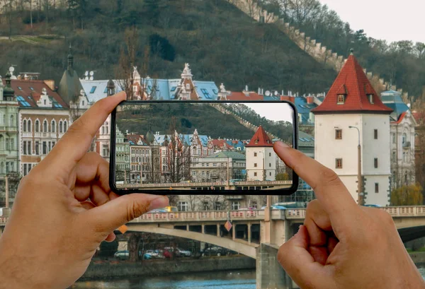 Foto por teléfono. Hermoso paisaje de la ciudad de Praga . — Foto de Stock