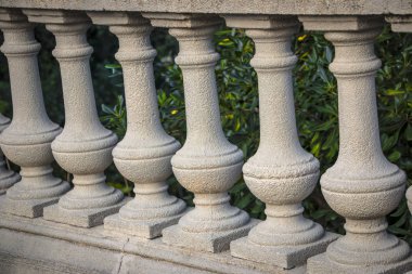 mimari ve ayrıntılar. yarı dairesel balkon taş korkuluk.