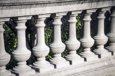 mimari ve ayrıntılar. yarı dairesel balkon taş korkuluk.