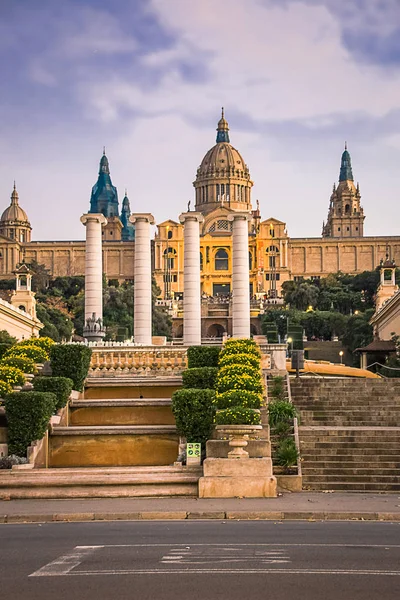 Museu Nacional de Arte Catalã MNAC na Plaza Espanya em Barcelona . — Fotografia de Stock