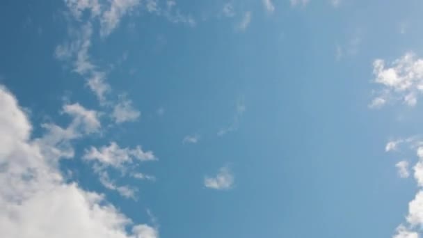 Медленное движение облаков в небе, временной промежуток — стоковое видео