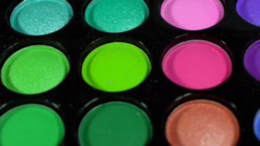 Çok renkli parlak göz farı. Palet dönüyor..