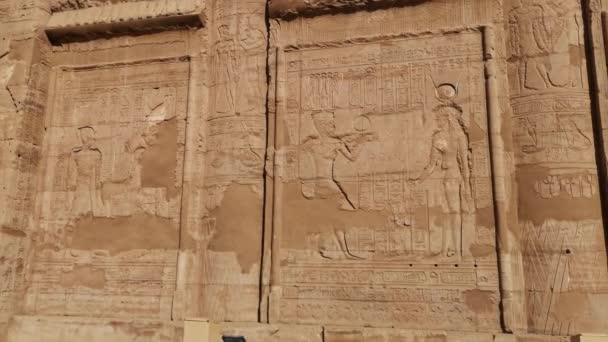 Ruinerna av det antika templet Horus i Edfu, Egypten — Stockvideo