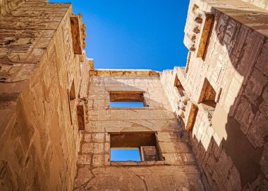 Güzel antik Medine-Habu Tapınağı. Mısır, Luxor