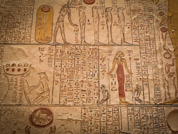 KV9, Kings 'Valley No. 9, Memnon 'un mezarı, 20. hanedanlıktan firavunların mezarı Ramses V ve Ramses VI.