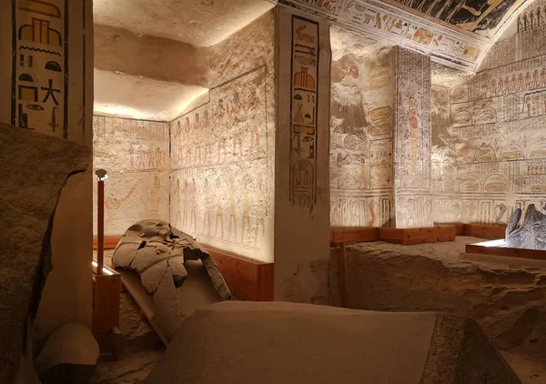 KV9, Kings 'Valley No. 9, Memnon 'un mezarı, 20. hanedanlıktan firavunların mezarı Ramses V ve Ramses VI.