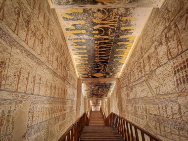 KV9, Kings 'Valley No. 9, Memnon 'un mezarı, 20. hanedanlıktan firavunların mezarı Ramses V ve Ramses VI.