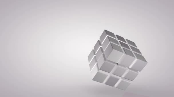 Rotatie van de kubus onder een hoek, geïsoleerd op een lichte achtergrond. 3D-weergave — Stockvideo