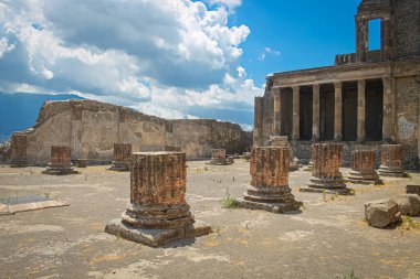 Eski İtalyan şehri Pompeii ve Vezüv Dağı 'nın kalıntıları..