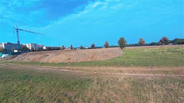 無人爆撃機の不時着 Quadrocopter クラッシュ ヨーロッパ — ストック動画