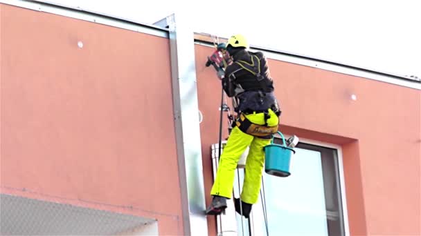 Alpinista Industrial Profissional Chaminé Gás Natural Aço Inoxidável — Vídeo de Stock