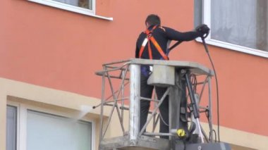 Şehirde Bahar Temizliği - Temizlik ve Yıkama Binası