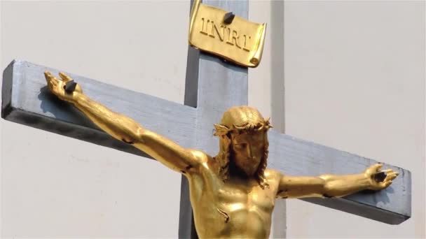 Jesus Cristo Ouro Cruz Igreja Pequena Crucifixo — Vídeo de Stock