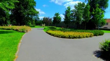Yazın Açık Şehir Parkı, Ağaçlar ve Bitkiler, Avrupa, CZ, Prostejov
