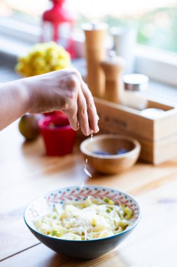 Tagliatelle makarna ile kabak, Parmesan peyniri