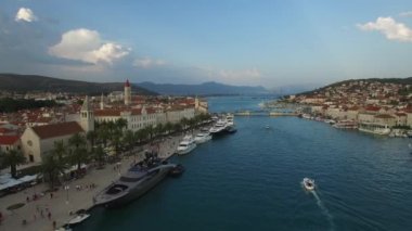 Trogir, Hırvatistan güzel tatlı kasabada. Adriyatik Denizi. Hava 4 k manzara.