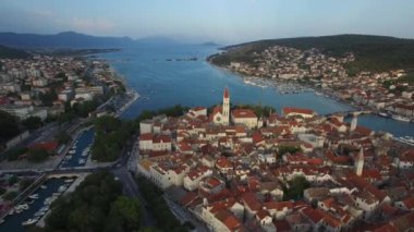 Trogir, Hırvatistan güzel tatlı kasabada. Adriyatik Denizi. Hava 4 k manzara.