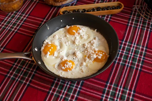 Huevos Soleados Con Queso —  Fotos de Stock