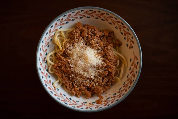 Spaghetti Bolognese Geserveerd Een Kom — Stockfoto