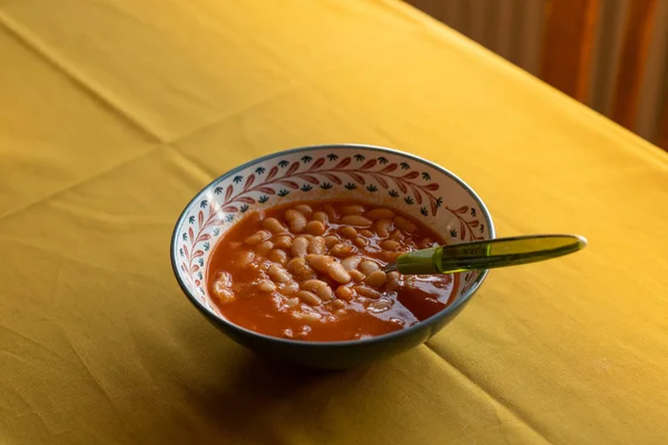 Feijão branco cozido também conhecido como kuru fasulye, comida tradicional turca — Fotografia de Stock