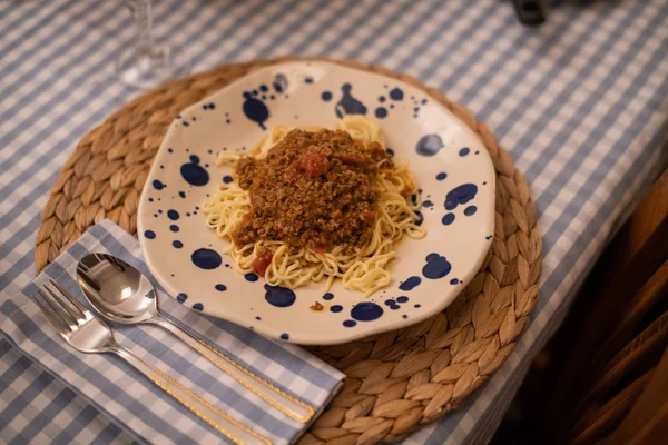 Spaghetti Bolognais Servi Avec Vin — Photo