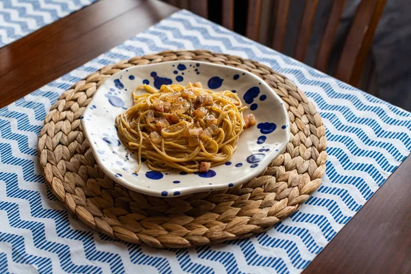 Spaghetti carbonara, traditionele Italiaanse gerechten — Stockfoto