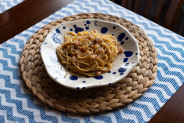 Spaghetti carbonara, traditionele Italiaanse gerechten — Stockfoto