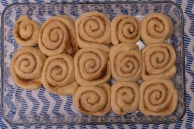 homemeda tarçın rulo, pişirmeye hazır