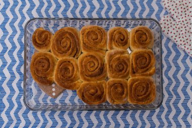 ev yapımı, taze pişmiş rulo tarçın