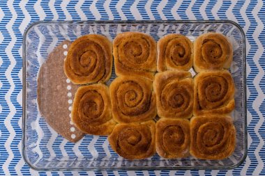 ev yapımı, taze pişmiş rulo tarçın