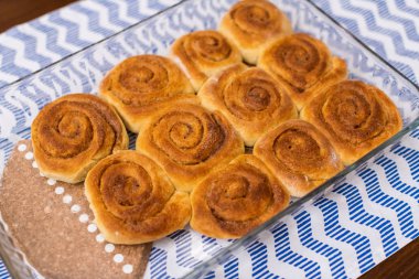 ev yapımı, taze pişmiş rulo tarçın