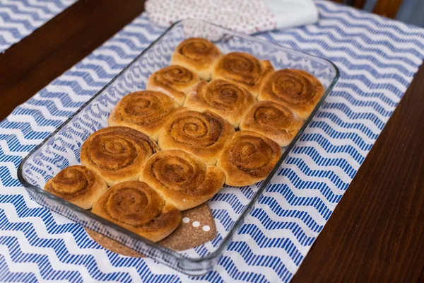 ev yapımı, taze pişmiş rulo tarçın