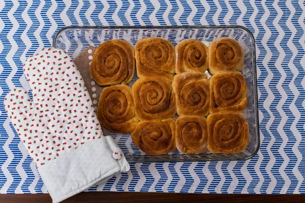 ev yapımı, taze pişmiş rulo tarçın