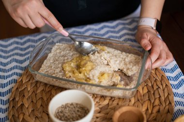 iş yerinde, pişmiş yulaf ezmesi muz, yaban mersini, wal yapma Şef