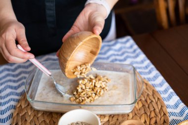 iş yerinde, pişmiş yulaf ezmesi muz, yaban mersini, wal yapma Şef