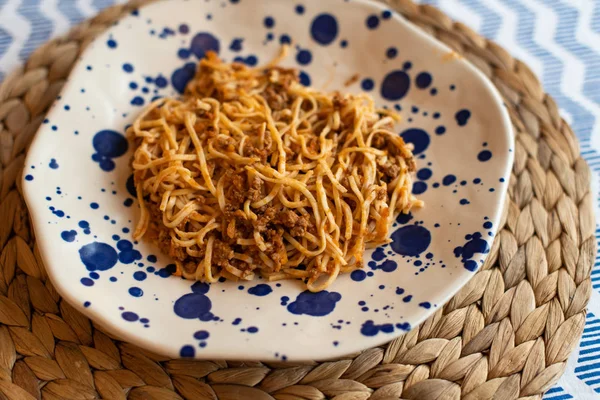 Domowe spaghetti bolognese, makarony tradycyjne danie z mięsa — Zdjęcie stockowe