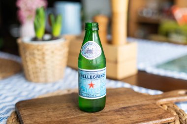 Editörden - 250ml Cam San Pellegrino doğal köpüklü su b