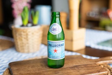 Editörden - 250ml Cam San Pellegrino doğal köpüklü su b