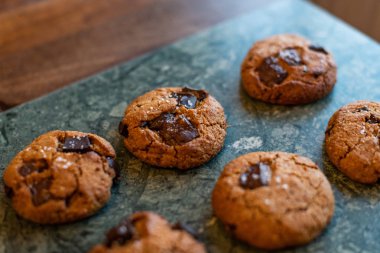 Paleo çikolata yığın Tahin çerez. tuzlu kurabiye.