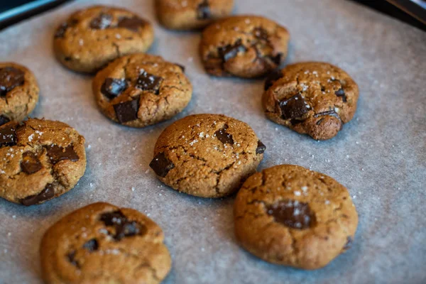 Paleo chocolate trozo de galleta tahini. galleta salada . — Foto de Stock