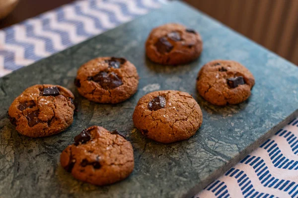 Paleo chocolate trozo de galleta tahini. galleta salada . — Foto de Stock