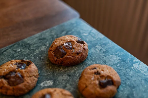 Paleo chocolate trozo galletas tahini. galletas saladas . — Foto de Stock