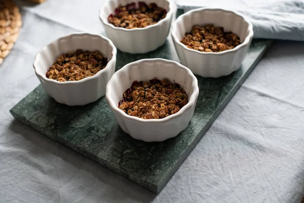 böğürtlen ve yaban mersini ile yulaf cipsi