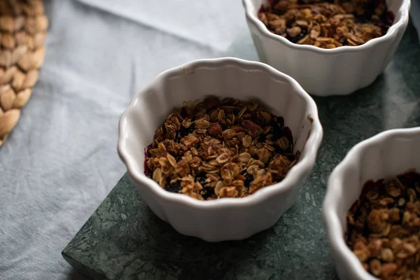 böğürtlen ve yaban mersini ile yulaf cipsi
