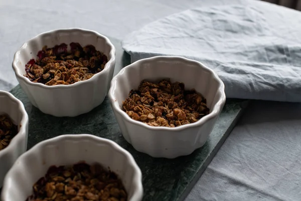 böğürtlen ve yaban mersini ile yulaf cipsi